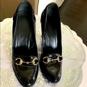 Gorgeous Gucci patent leather pumps! Size 7.5 Pre owned in good condition.